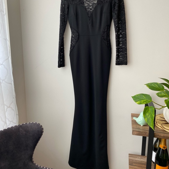 Long sleeve lace gown - Picture 3 of 3